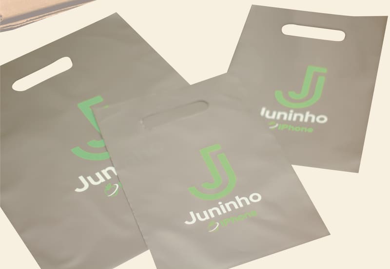 Sacolas personalizadas com a logo do cliente, entregues pela Print Mais