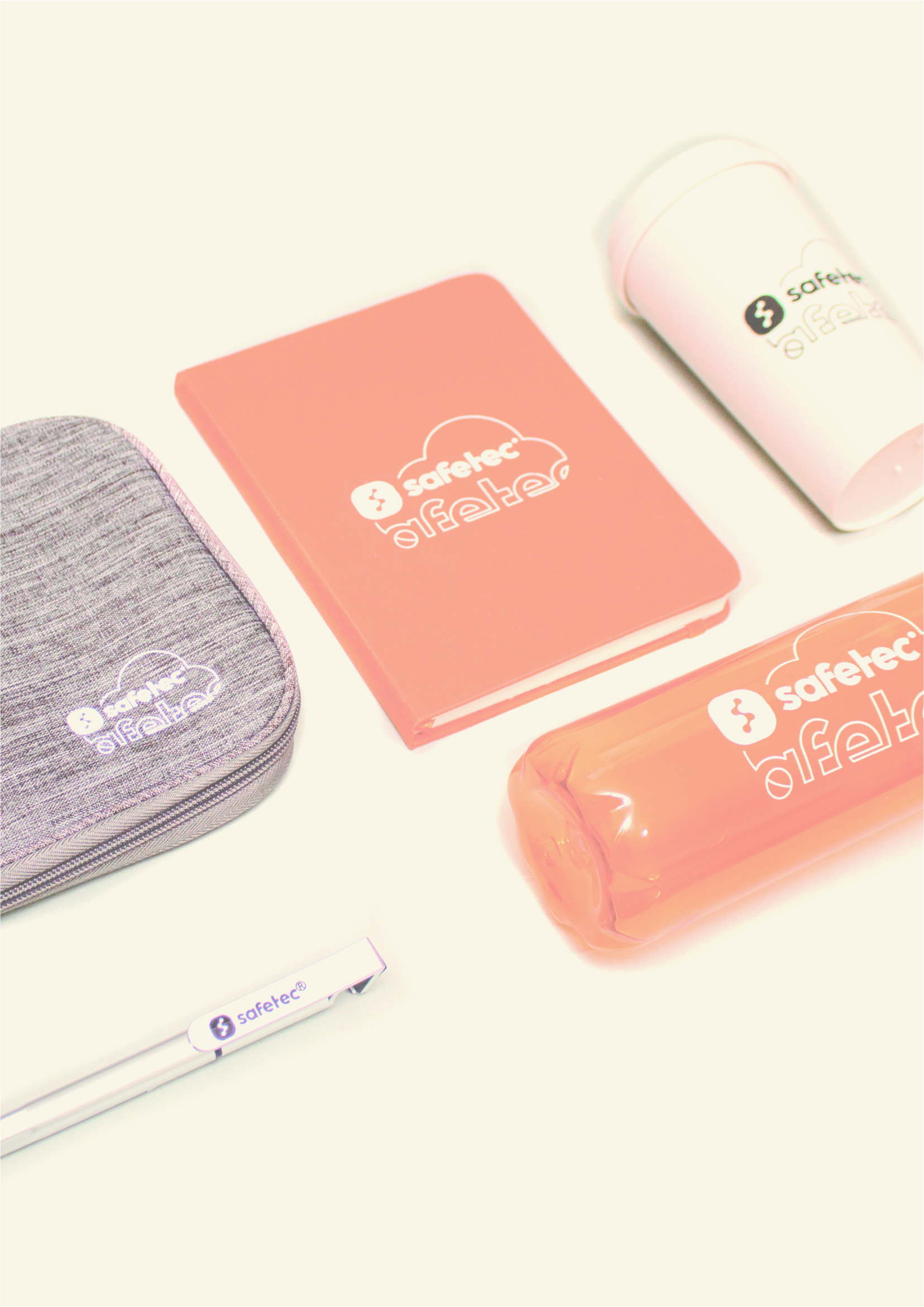 Kit corporativo Print Mais: caderno, caneta e copo personalizados com a marca do cliente